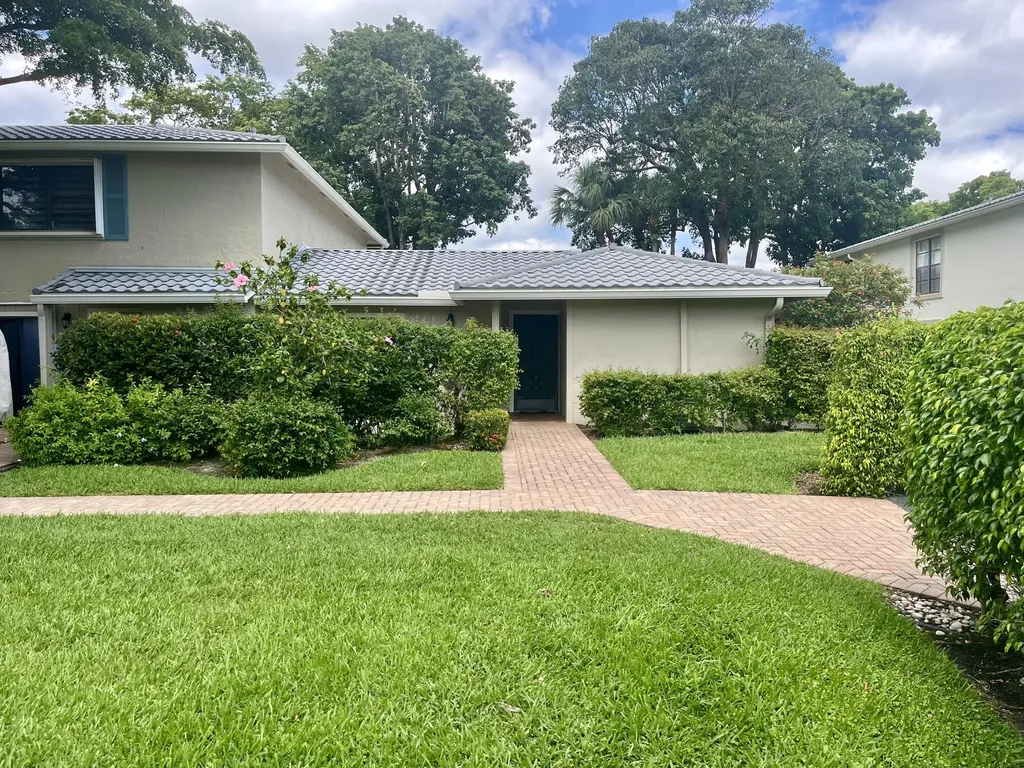 13 Westgate Lane Boynton Beach FL 33436