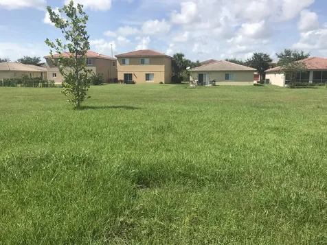 2098 SW Newport Isles Boulevard Port Saint Lucie FL 34953