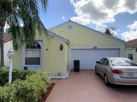 202 Wedgewood Circle Greenacres FL 33463