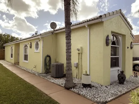 202 Wedgewood Circle Greenacres FL 33463