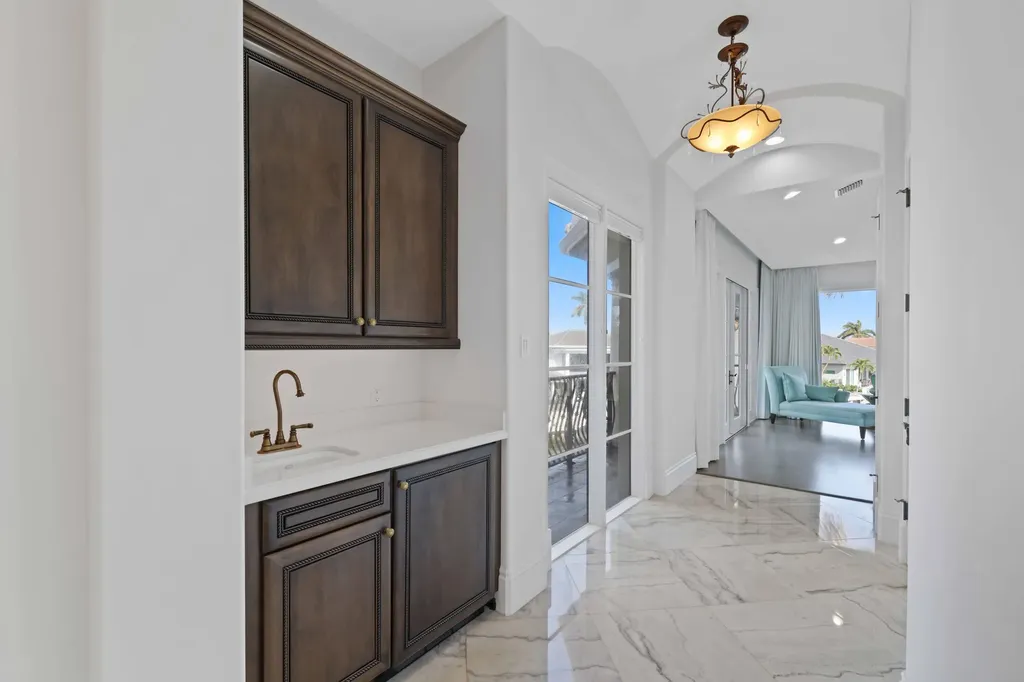 721 Ne Lakeview Terrace Boca Raton FL 33431