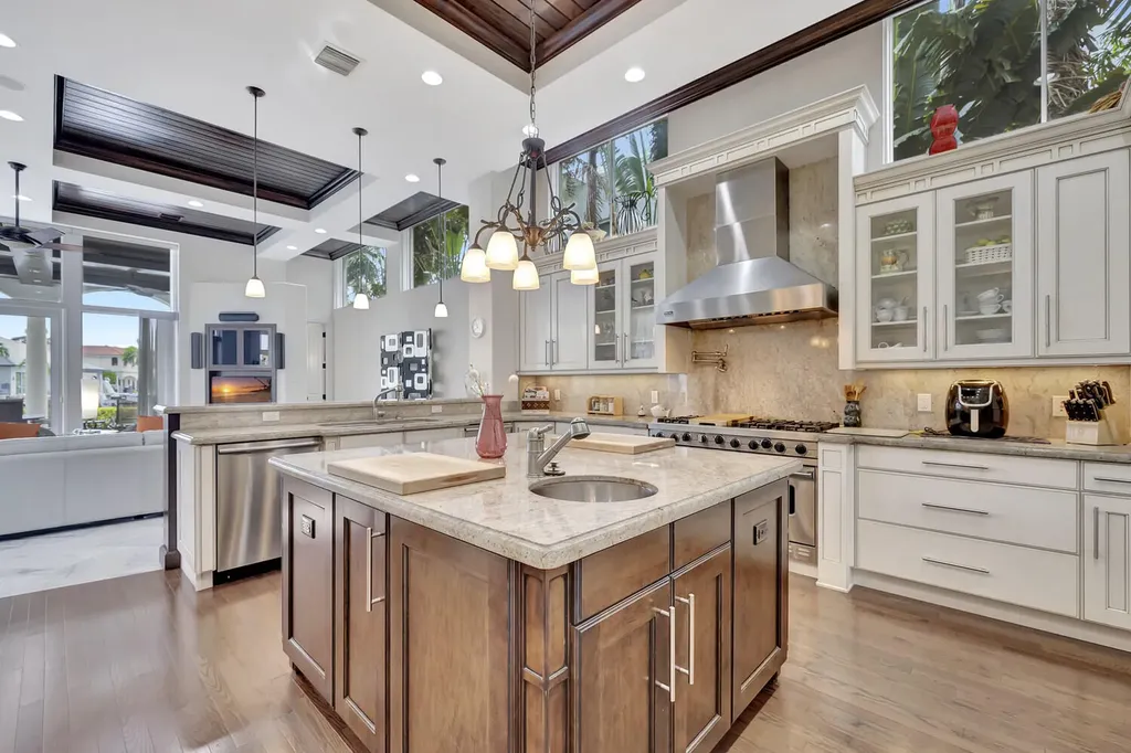 721 Ne Lakeview Terrace Boca Raton FL 33431