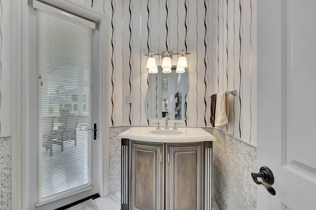 721 Ne Lakeview Terrace Boca Raton FL 33431