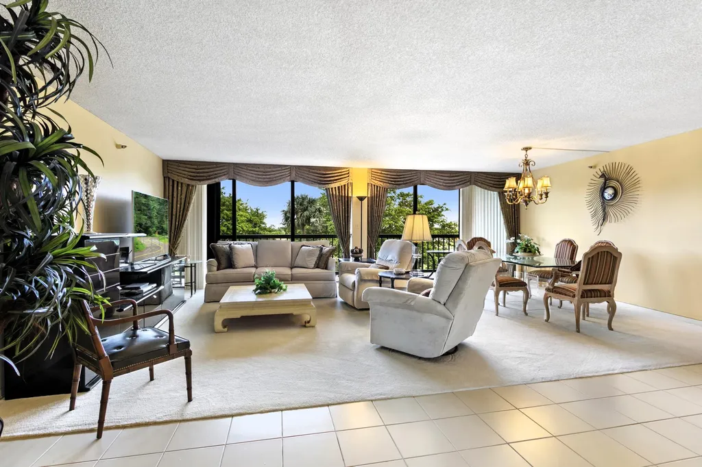2480 Presidential Way West Palm Beach FL 33401