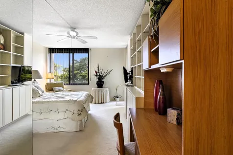 2480 Presidential Way West Palm Beach FL 33401