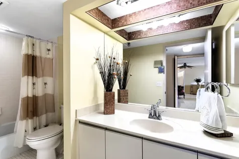 2480 Presidential Way West Palm Beach FL 33401