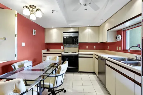 2480 Presidential Way West Palm Beach FL 33401