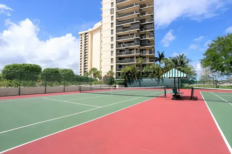 2480 Presidential Way West Palm Beach FL 33401