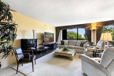 2480 Presidential Way West Palm Beach FL 33401