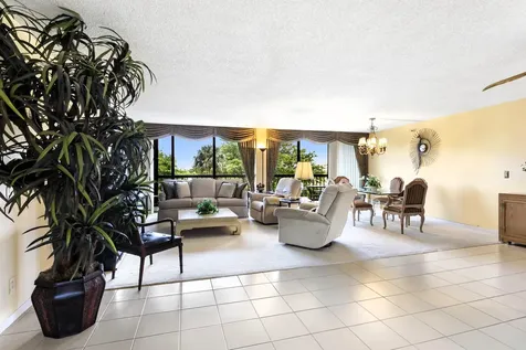 2480 Presidential Way West Palm Beach FL 33401