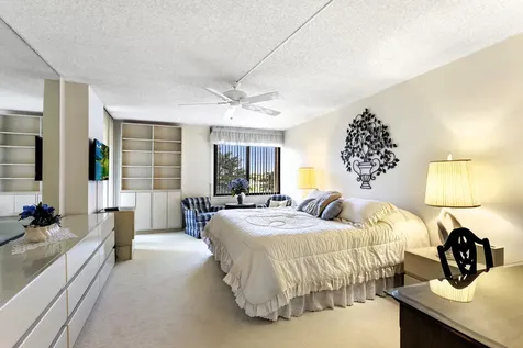 2480 Presidential Way West Palm Beach FL 33401