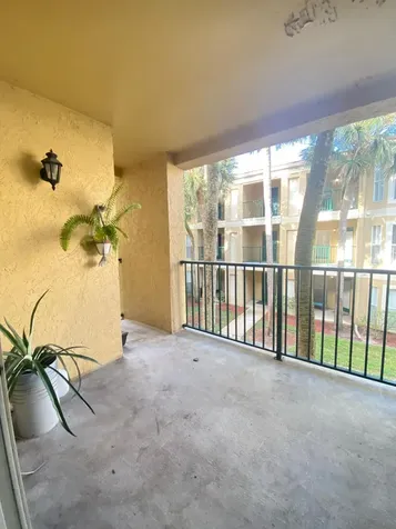 949 Riverside Drive Coral Springs FL 33071