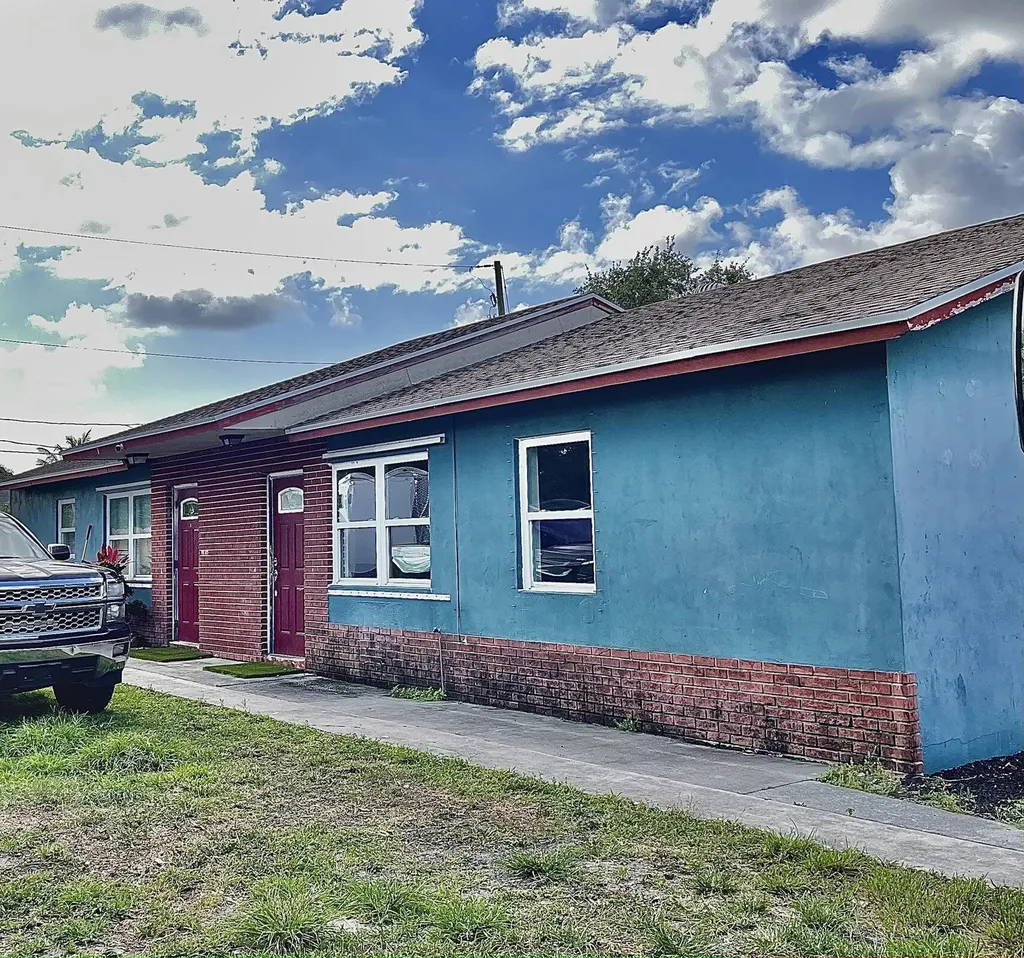 1520 Barbarie Lane West Palm Beach FL 33417