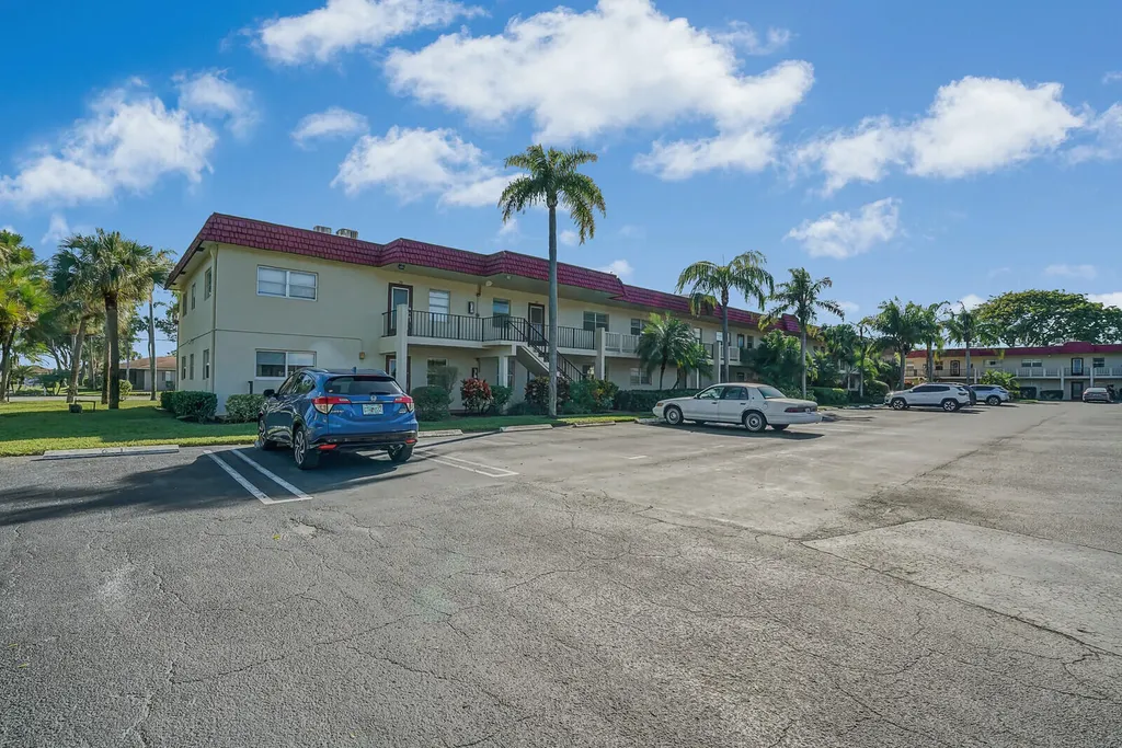 6 Abbey Lane Delray Beach FL 33446