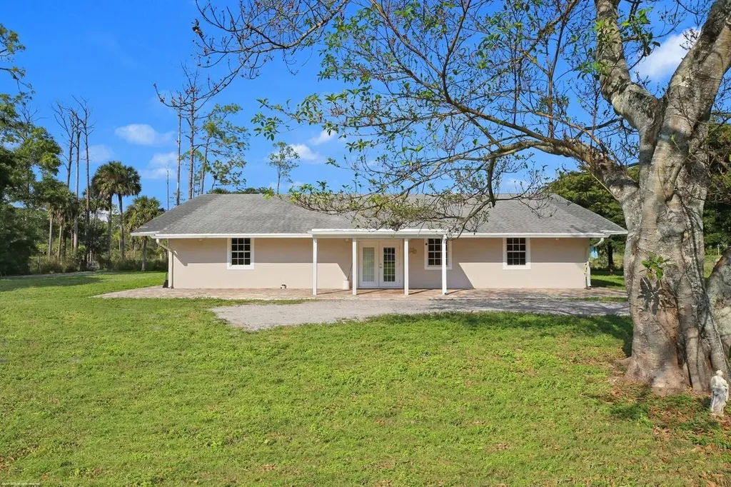2221 F Road Loxahatchee Groves FL 33470