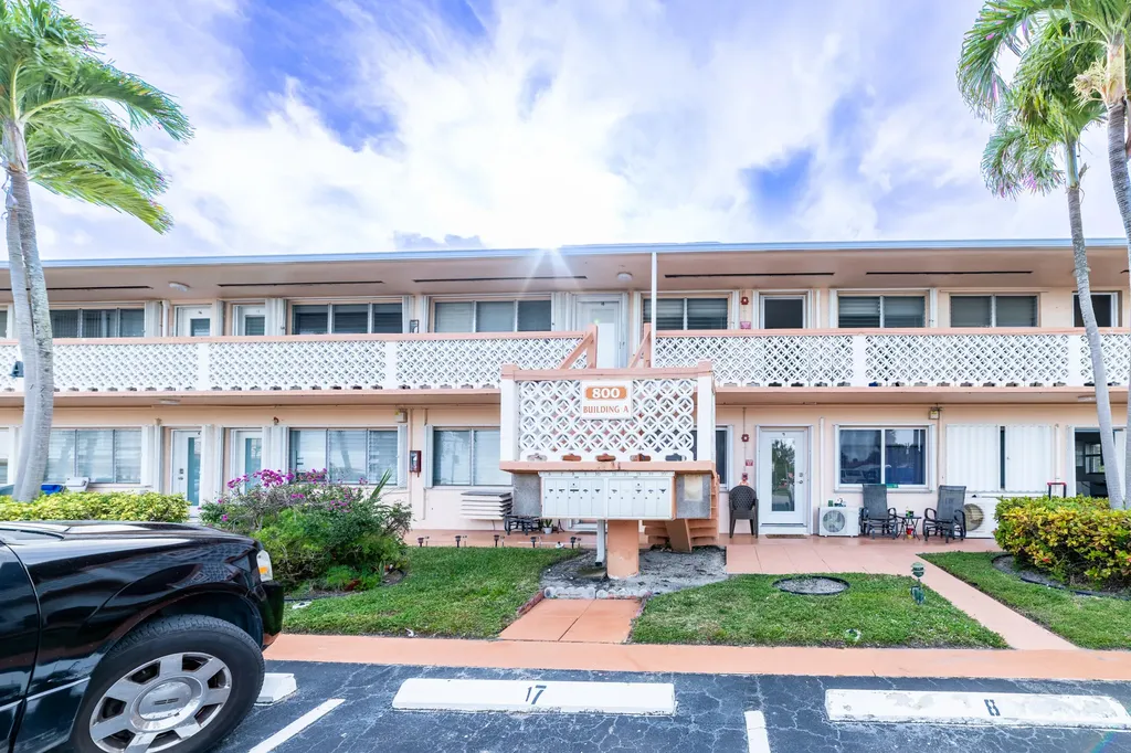 800 Sw 11th Avenue Hallandale Beach FL 33009