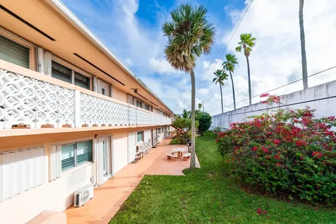 800 Sw 11th Avenue Hallandale Beach FL 33009