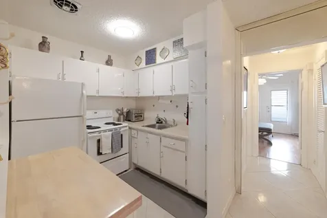800 Sw 11th Avenue Hallandale Beach FL 33009