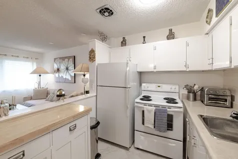 800 Sw 11th Avenue Hallandale Beach FL 33009