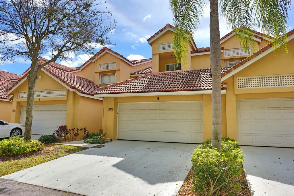 23085 Aqua View Boca Raton FL 33433