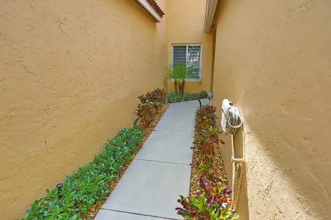 23085 Aqua View Boca Raton FL 33433