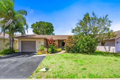 10621 Greenbriar Court Boca Raton FL 33498