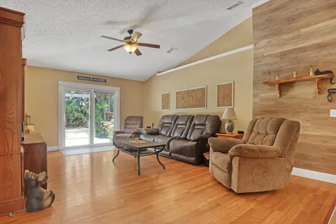867 Peyton Avenue Palm Bay FL 32908