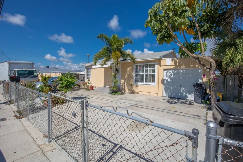922 S Dixie Street Lake Worth Beach FL 33460
