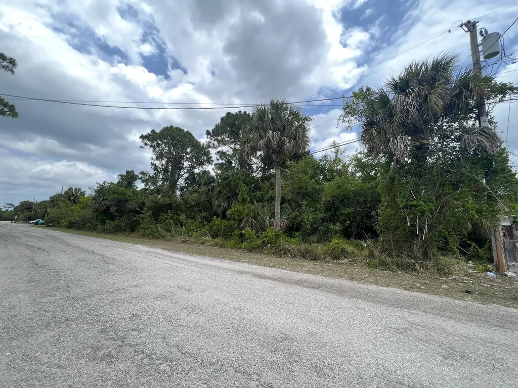 00 W Dixie Boulevard Fort Pierce FL 34946
