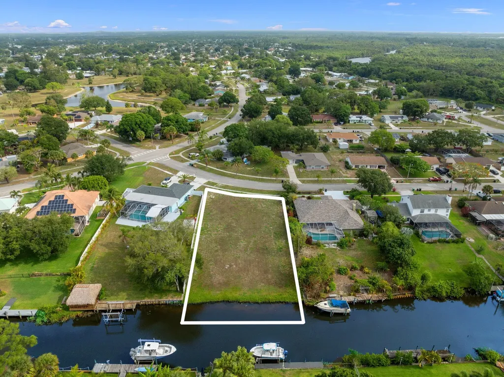 420 NE Cornwall Avenue Port Saint Lucie FL 34983