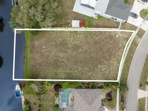 420 NE Cornwall Avenue Port Saint Lucie FL 34983
