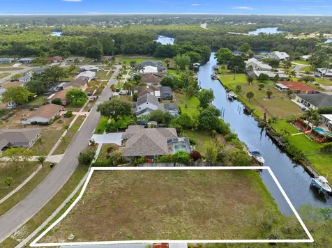 420 NE Cornwall Avenue Port Saint Lucie FL 34983