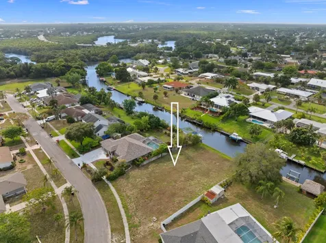 420 NE Cornwall Avenue Port Saint Lucie FL 34983