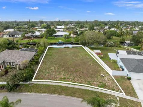 420 NE Cornwall Avenue Port Saint Lucie FL 34983