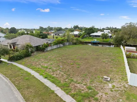420 NE Cornwall Avenue Port Saint Lucie FL 34983