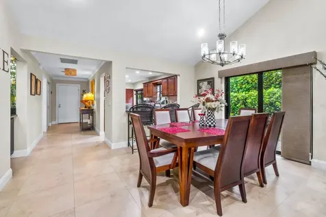 9306 Vista Del Lago Boca Raton FL 33428