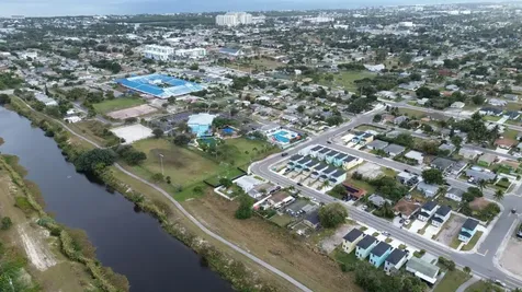 427 Nw 13th Avenue Boynton Beach FL 33435