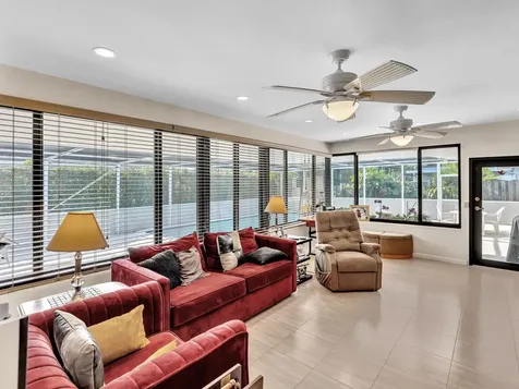 19321 Ne 18th Place Miami FL 33179