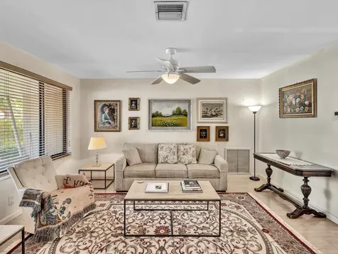 19321 Ne 18th Place Miami FL 33179