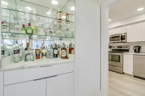 2000 Presidential Way West Palm Beach FL 33401