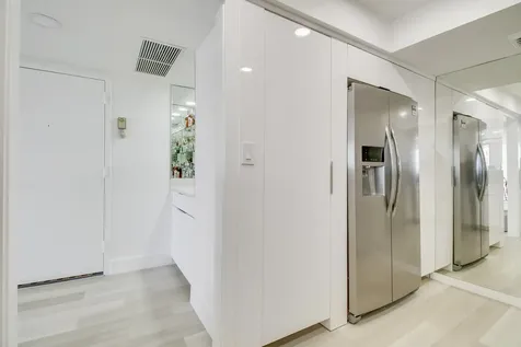 2000 Presidential Way West Palm Beach FL 33401