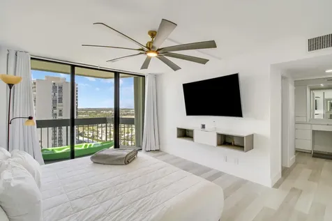 2000 Presidential Way West Palm Beach FL 33401