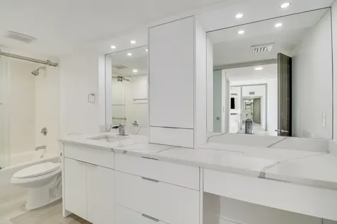 2000 Presidential Way West Palm Beach FL 33401