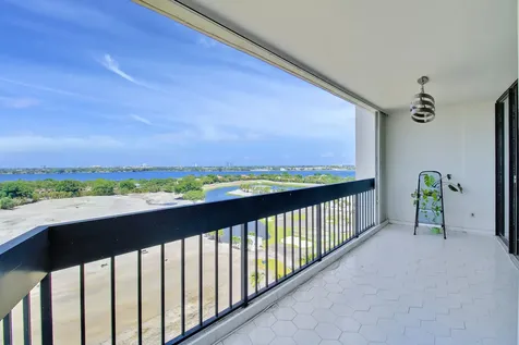 2000 Presidential Way West Palm Beach FL 33401