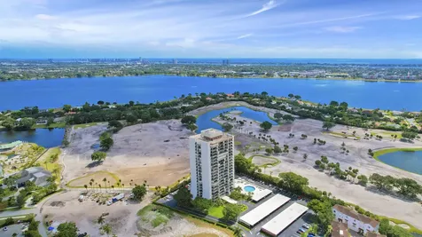 2000 Presidential Way West Palm Beach FL 33401