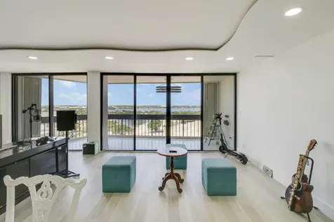 2000 Presidential Way West Palm Beach FL 33401