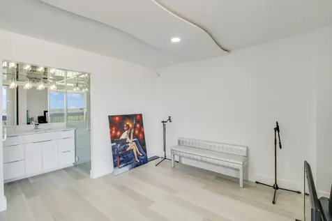 2000 Presidential Way West Palm Beach FL 33401