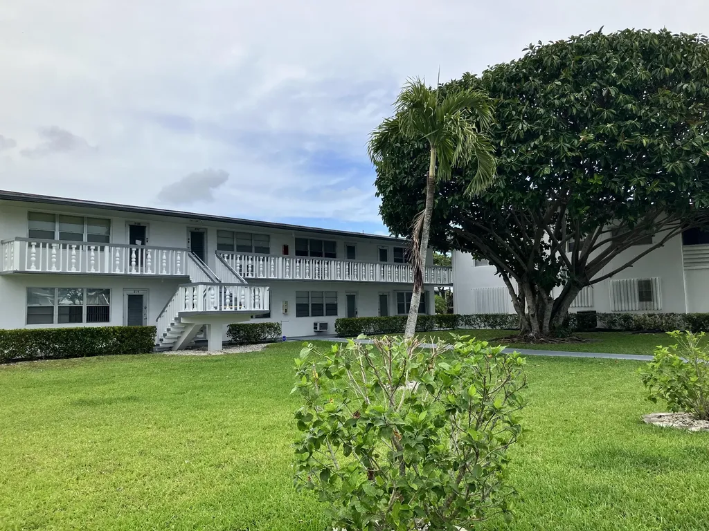 226 Camden J West Palm Beach FL 33417