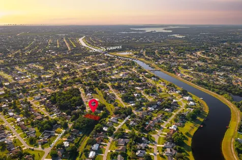 512 SW Sansom Lane Port Saint Lucie FL 34953