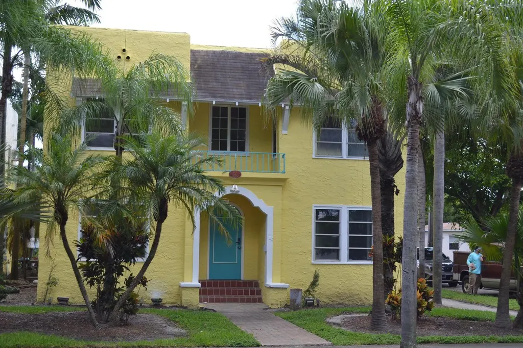 1852 Washington Street Hollywood FL 33020
